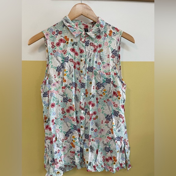 H&M Tops - H&M Divided Womens 10 Button-down tank